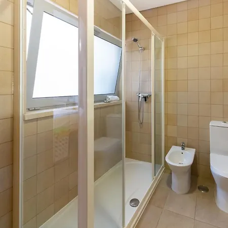 Stunning With Shared Overflow Pool, Cleaning Included Holiday home