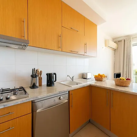 Stunning With Shared Overflow Pool, Cleaning Included