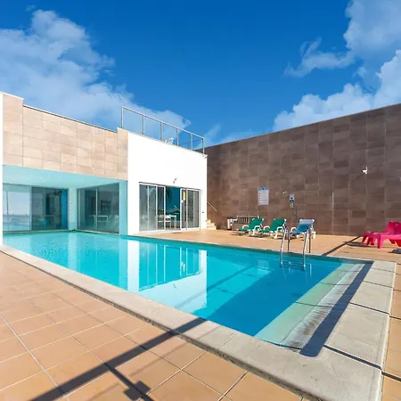 Stunning With Shared Overflow Pool, Cleaning Included Holiday home