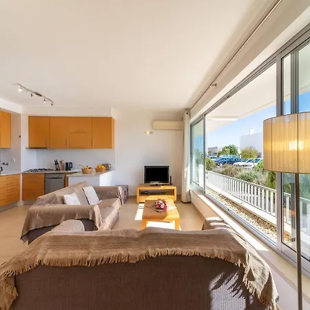 Stunning With Shared Overflow Pool, Cleaning Included Holiday home Fuzeta