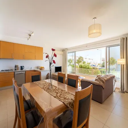 An Idyllic Algarve By The Water, Cleaning Included *